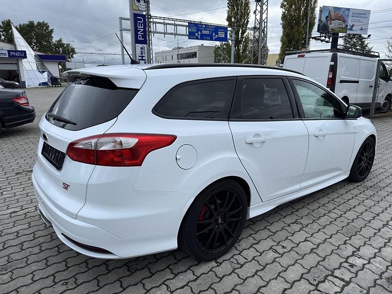 Ford Focus ST 2.0 EB 184 kW nehavar. - fotka 5 z 12