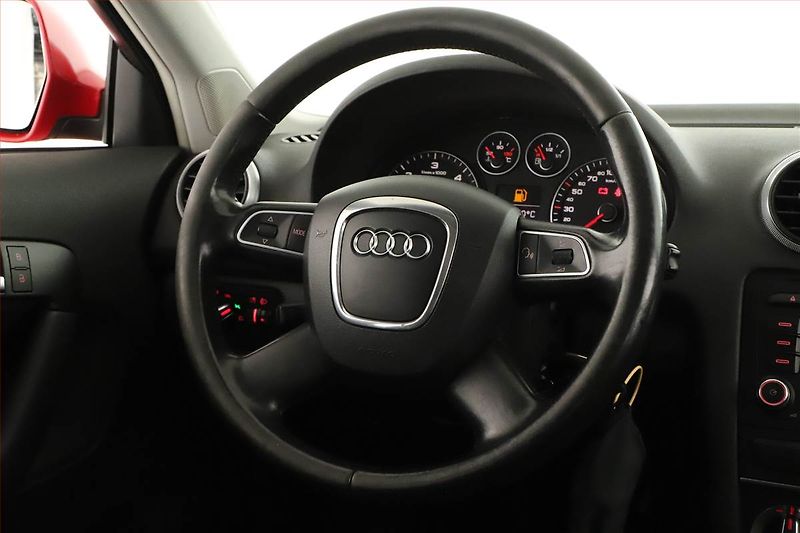 Audi A3 (2010) 1.6 TDI, Tempomat - fotka 8 z 13