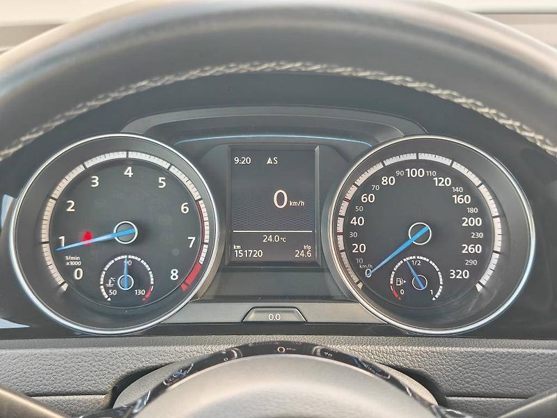 Volkswagen Golf R  4M 2,0TSi - fotka 10 z 24