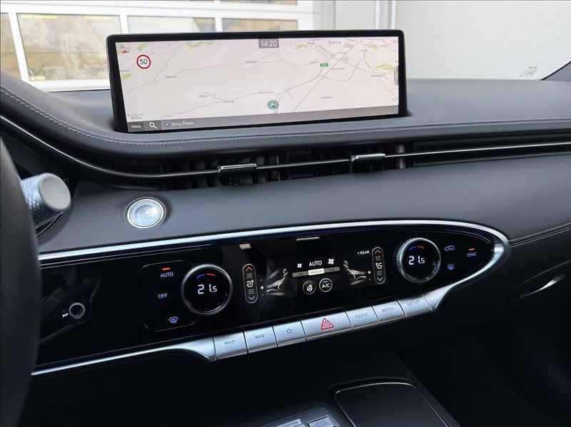 Genesis GV70 2,5 T AWD AT  Sport - fotka 17 z 22