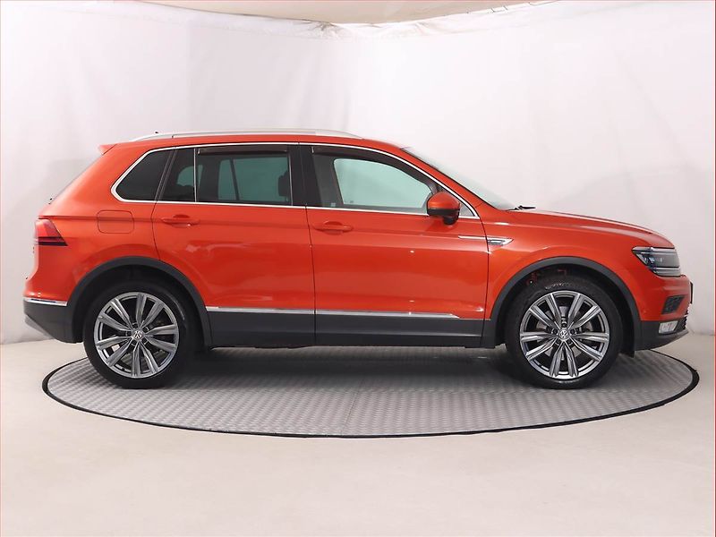 Volkswagen Tiguan (2017) Highline 2.0 TSI - fotka 6 z 23