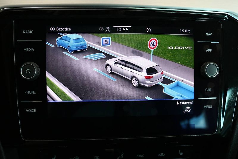 Volkswagen Passat (2021) 2.0 TDI DSG Elegance tažné MAT - fotka 33 z 34