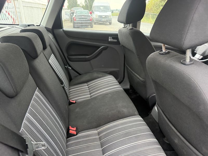 Ford Focus (2009) 1.6 td - fotka 40 z 40