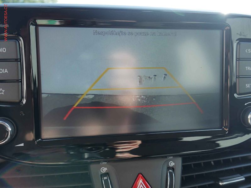 Hyundai i30 (2020) 1.5 DPi, 2.maj,ČR, AC, park - fotka 18 z 21