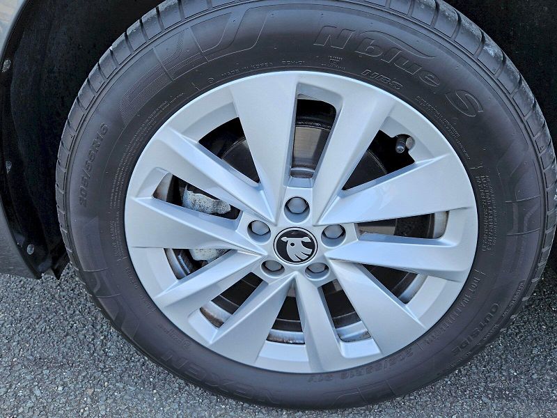 Škoda Scala (2025) SELECTION TSI 85/1.0 M6F - fotka 26 z 27