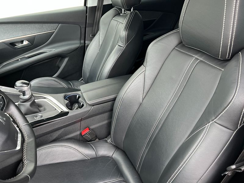 Peugeot 3008 (2019) 1.2PT 96kW! Allure! Tažné! LED - fotka 17 z 38