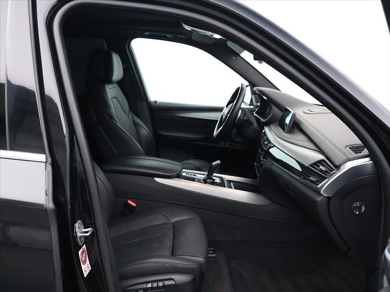 BMW X5 3,0 40d 230kW xDrive M-Paket C - fotka 12 z 32