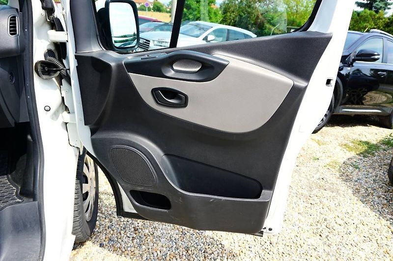 Renault Trafic (2018) PASSANGER 1,6 DCI 92 kW - fotka 18 z 31