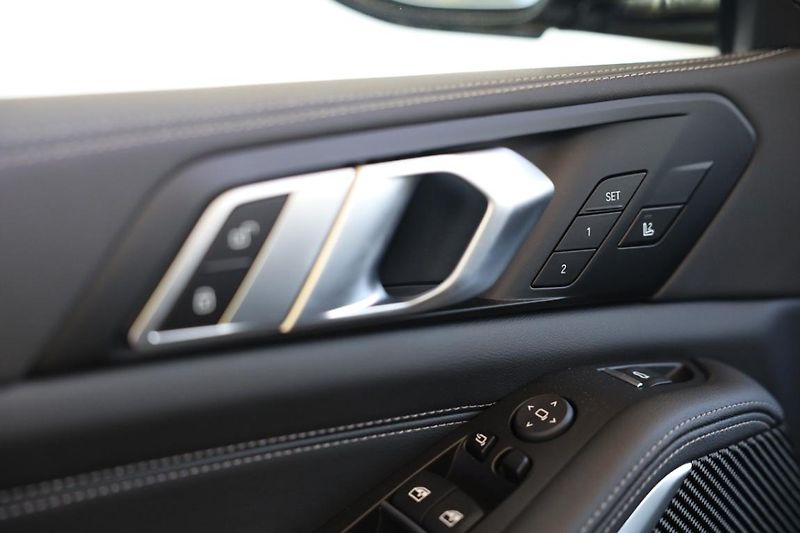 BMW X5 xDrive40i - fotka 13 z 18