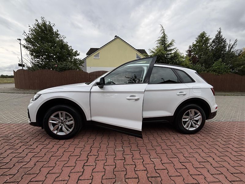 Audi Q5 (2023) 2.0 55TFSI e 220kW 4x4 - fotka 2 z 25