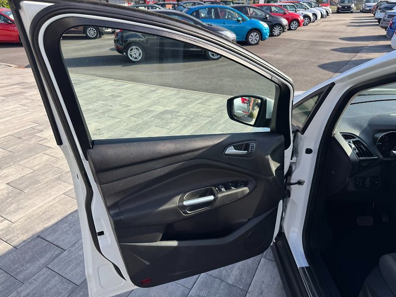 Ford C-MAX (2017) 1,5 Eco Boost 110 Kw Automat - fotka 11 z 35