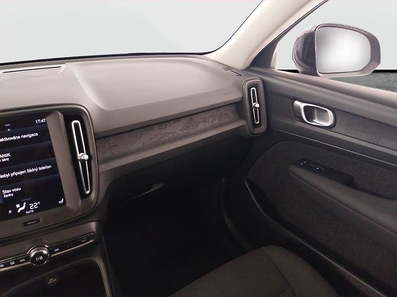 Volvo XC40 (2024) T2 - fotka 8 z 21