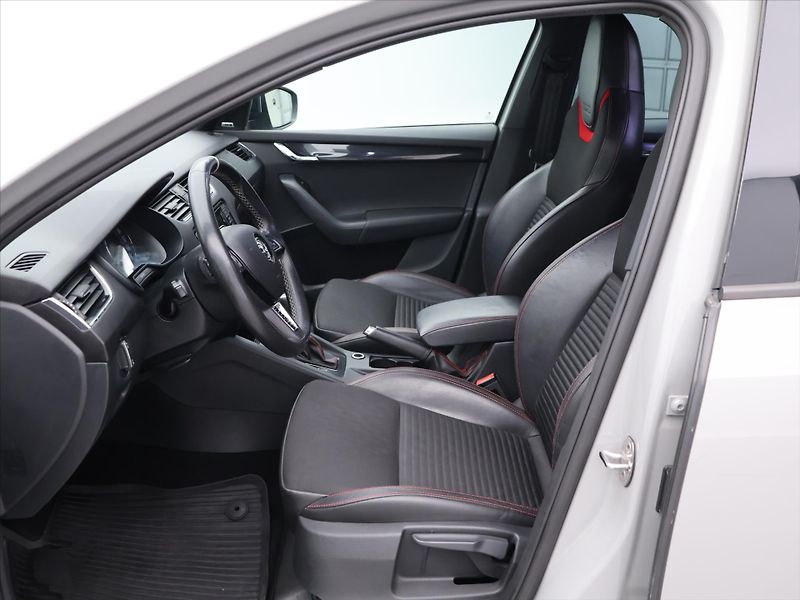 Škoda Octavia 2,0 TDI 135kW DSG RS CZ Maxton - fotka 11 z 26