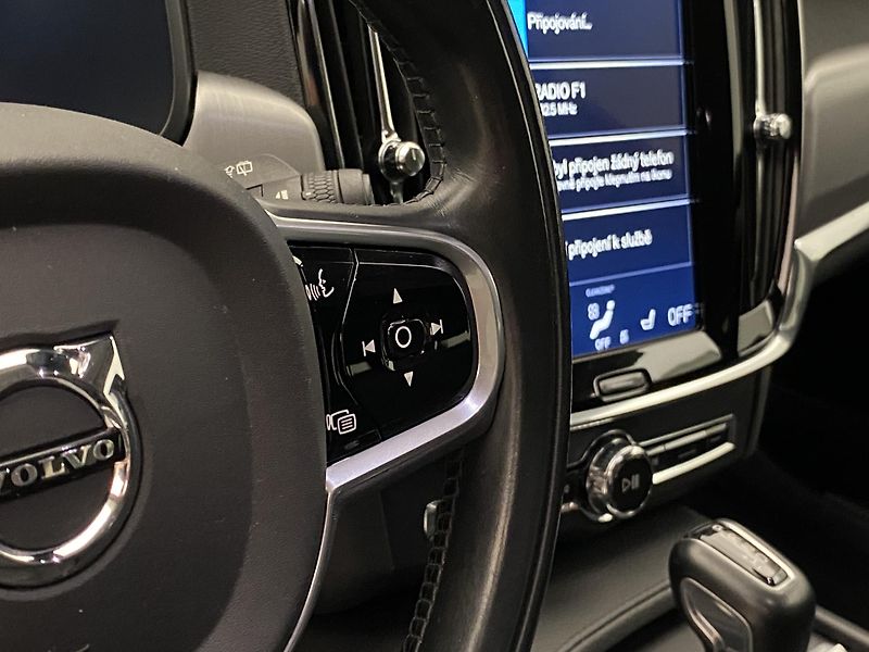 Volvo V90 T5 MOMENTUM AUT - fotka 20 z 39