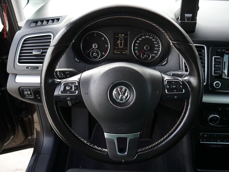 Volkswagen Sharan (2014) 2.0 TDI, panorama, autoAC - fotka 16 z 21