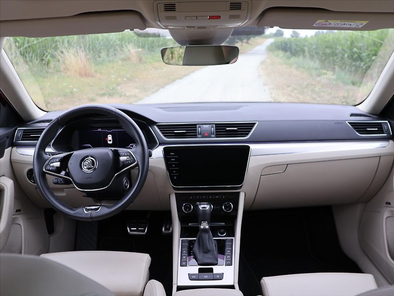 Škoda Superb 2,0 TSI 206kW DSG 4x4 CZ L&K - fotka 22 z 29