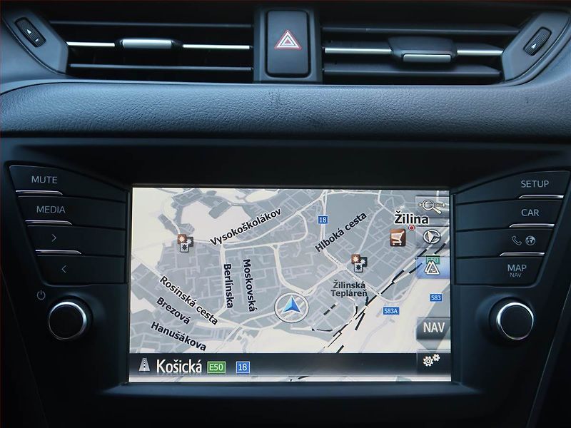 Toyota Avensis (2015) 2.0 D-4D, Navi, Tempomat - fotka 13 z 17