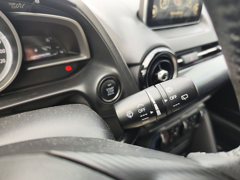 Mazda 2 1.5 Skyactiv/55kW - fotka 22 z 28