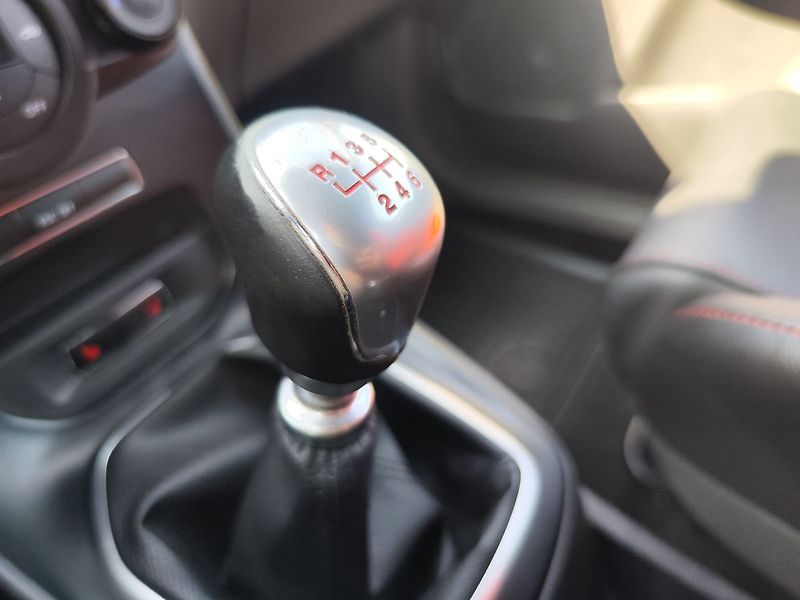 Ford Fiesta 1.6/134kW ST ČR 1.Majitel - fotka 18 z 27