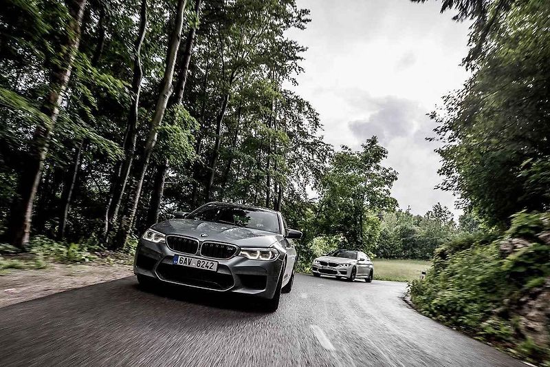 BMW i8 Roadster a M5.