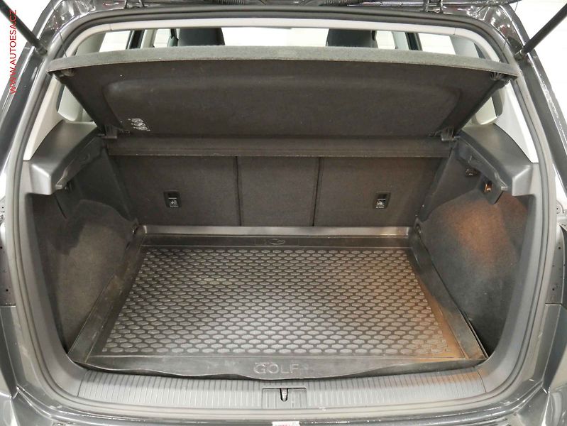 Volkswagen Golf Sportsvan (2015) 1.2 TSi, ČR, AC, temp - fotka 7 z 19