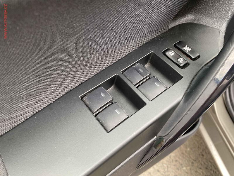 Toyota Auris (2019) 1.6i, ČR, servis.kniha - fotka 13 z 18