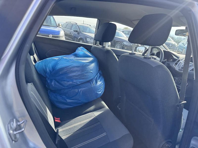 Ford Fiesta 1.25i, 44 kW, 1.Majitel,ČR - fotka 15 z 17