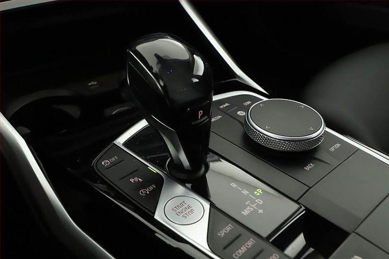 BMW Řada 3 (2020) 320 i - fotka 14 z 19