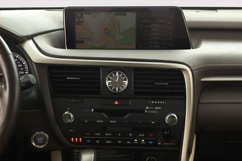Lexus RX 400h (2016) 200t AWD - fotka 9 z 26