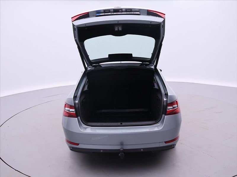 Škoda Superb 2,0 TDI 140kW DSG Style Plus - fotka 9 z 39