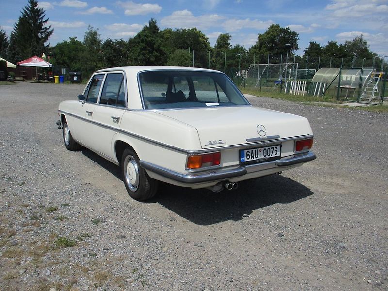 Mercedes-Benz 280 (1972) W114 - fotka 8 z 24