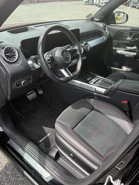 Mercedes-Benz GLB (2025) 200d 4MATIC - fotka 13 z 15