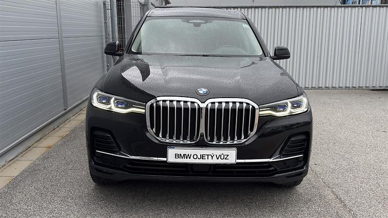 BMW X7 xDrive40i - fotka 8 z 16