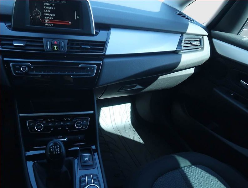 BMW Řada 2 (2017) 218i Gran Tourer, Serv.kniha - fotka 12 z 18
