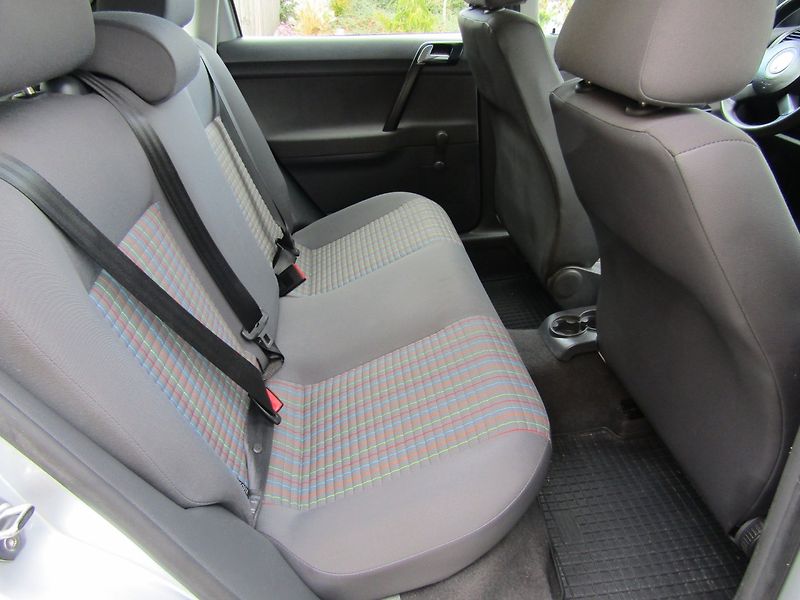 Volkswagen Polo (2006) 1.4 I 55kW  ZIMNÍ PNEU  1.MAJI - fotka 24 z 38