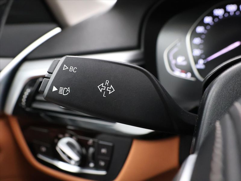 BMW Řada 5 2.0 D 140kW xDrive AT CZ - fotka 16 z 35