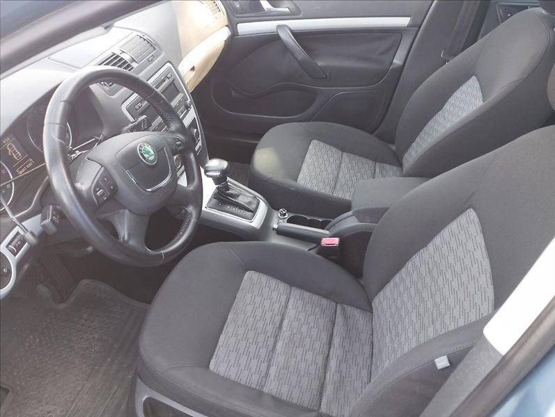 Škoda Octavia 1,6 MPi 75KW DSG - fotka 7 z 18
