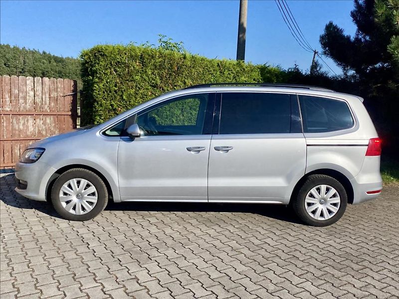 Volkswagen Sharan 2,0 TDI 103kW / DSG / VÝHŘEV - fotka 2 z 46