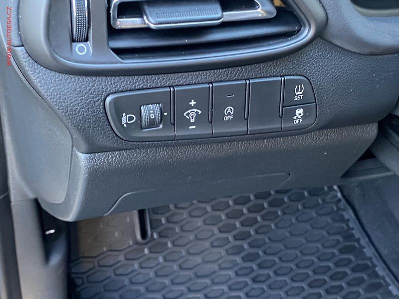 Hyundai i30 (2023) 1.5 T-GDi, ČR, Smart, LED - fotka 12 z 19
