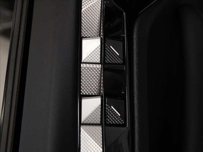 DS Automobiles DS4 1,5 HDi 96kW Cross Rivoli PANO - fotka 19 z 30