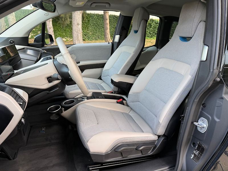 BMW i3 i3S 94Ah Kessy ACC Panorama - fotka 12 z 32