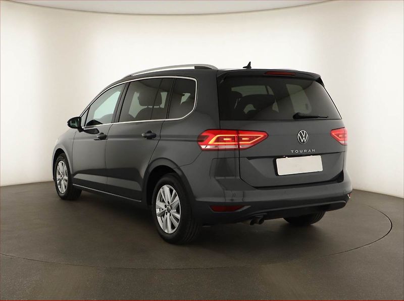 Volkswagen Touran (2023) 2.0 TDI - fotka 4 z 17