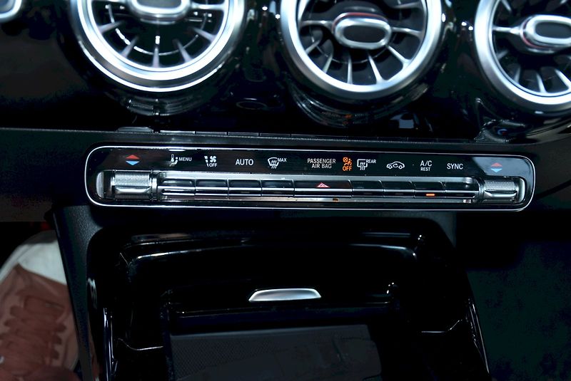 Mercedes-Benz Třídy A (2020) A35 AMG 225kW - fotka 22 z 35