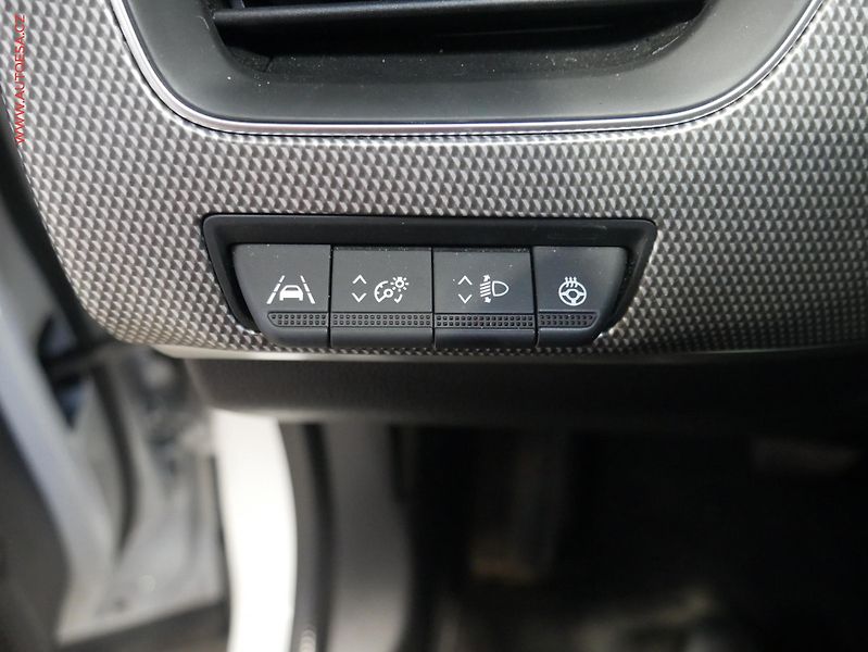 Renault Arkana (2022) 1.3 TCe, ČR, AT, navi, LED - fotka 13 z 21