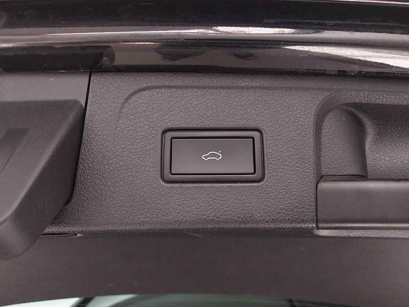 Volkswagen Passat (2022) R-Line 2.0 TDI, Automat, Kůže - fotka 16 z 23