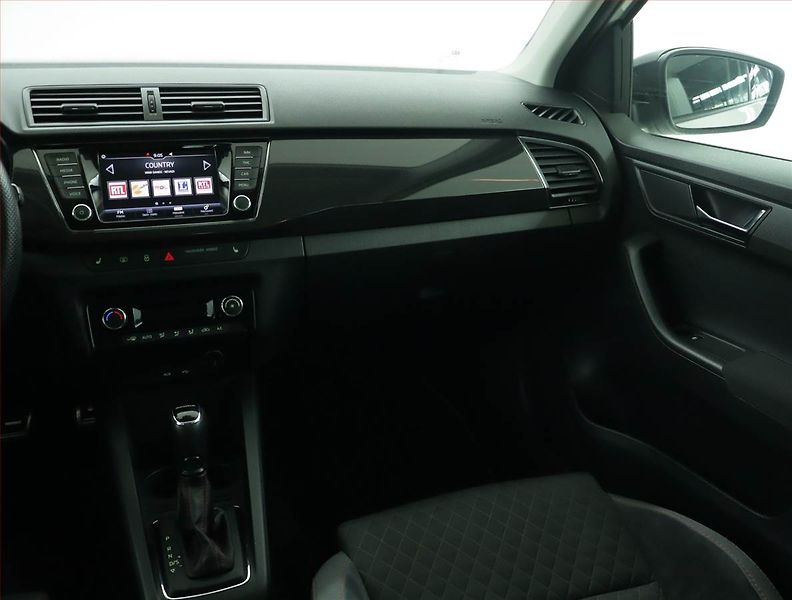 Škoda Fabia (2018) R5 1.4 TSI, Automat, Navi - fotka 8 z 17