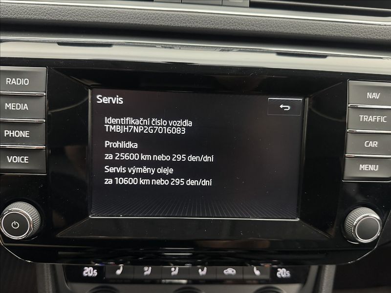 Škoda Superb 2,0 DSG STYLE+ CANTON DPH ČR - fotka 20 z 38