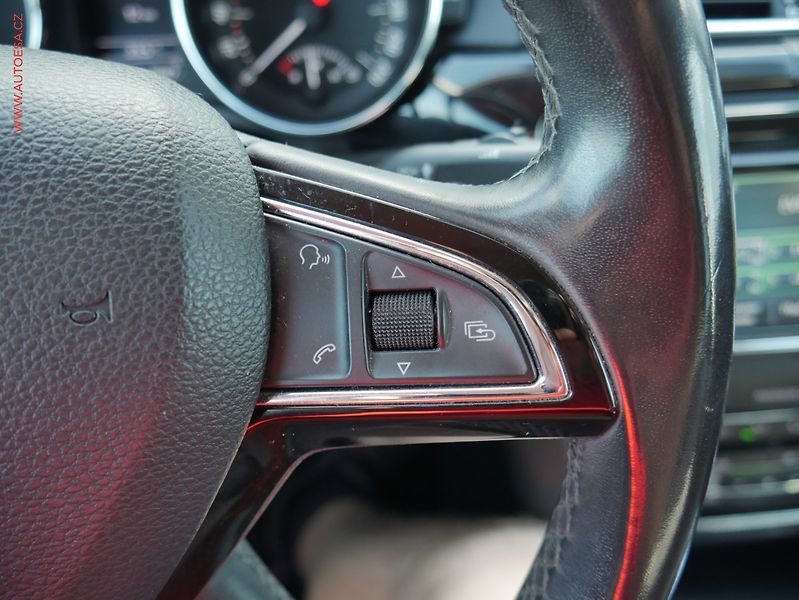 Škoda Superb (2013) 2.0 TDi, 1.maj,ČR, Elegance - fotka 13 z 23
