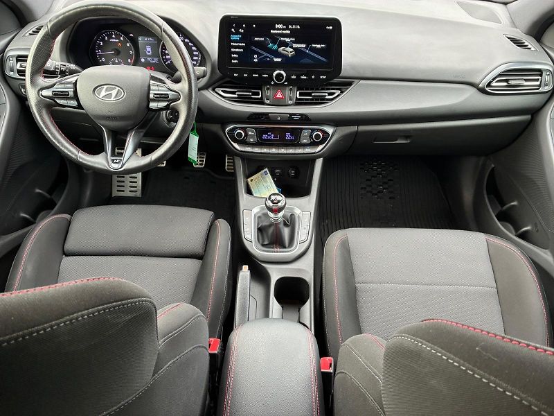 Hyundai i30 (2023) N LINE 1.5T-GDI 118kW CZ DPH - fotka 9 z 11