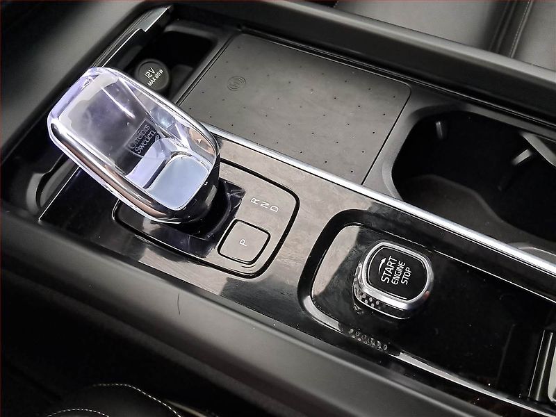 Volvo XC60 (2023) B4 AWD - fotka 31 z 32